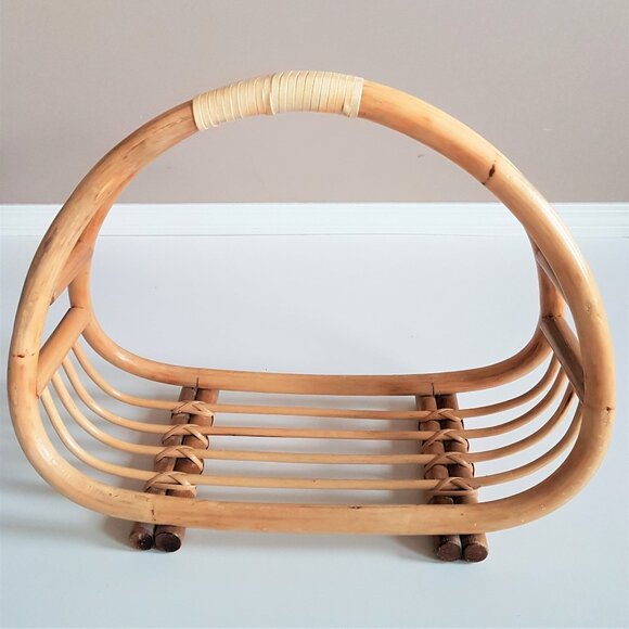 Vintage MCM rattan magazine rack. - Picture 2 of 9